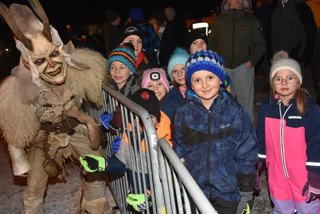 Ein heißer Abend mit den Burg Dämonen aus Windhaag bei Perg und den Oast Teifin aus Perg-Pregarten begeisterte Besucher-Massen aus dem ganzen Bezirk im Sportzentrum Pabneukirchen.  | Foto: Zinterhof