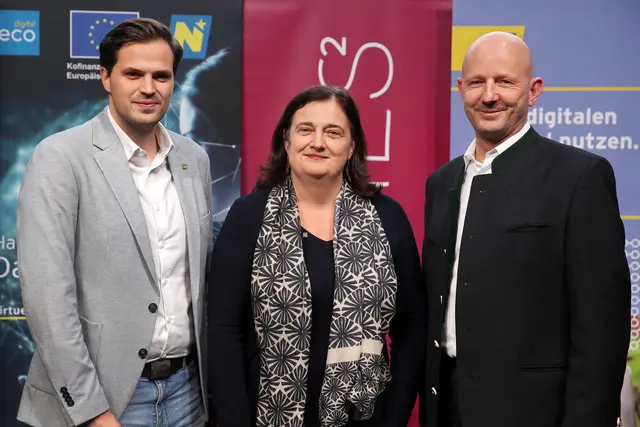 Bundesrat Sebastian Stark, Kerstin Koren (Land NÖ), Claus Zeppelzauer (Geschäftsführer ecoplus Haus der Digitalisierung). | Foto: weinfranz
