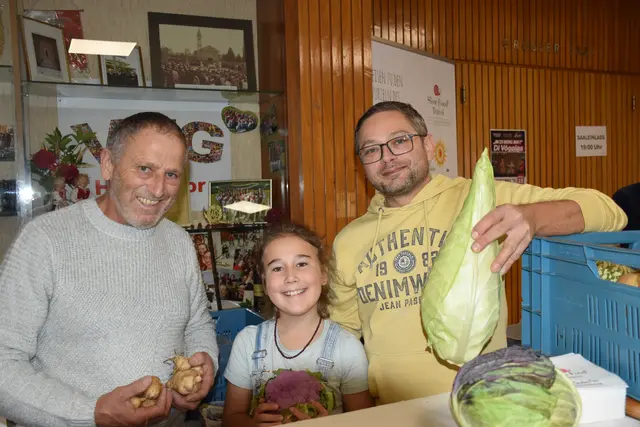 Familie Kunz brachte eine bunte Auswahl an saisonalem Gemüse auf den Markt. | Foto: MeinBezirk/Carmen Rienzner
