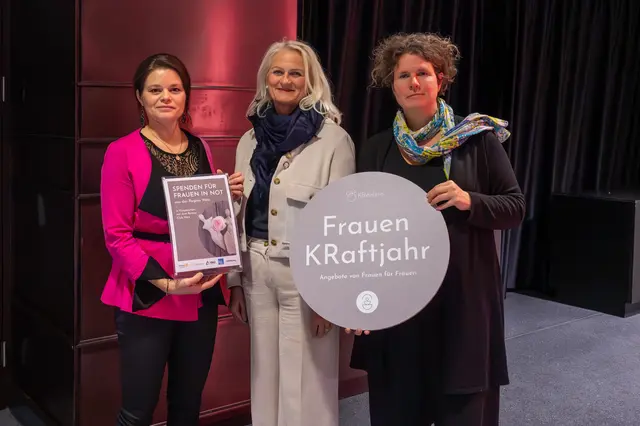 Initiatorin Kathrin Reisenhofer (links) bei der Präsentation vom FrauenKRaftjahr 2026. | Foto: hartlauer.digital | Anja Hartlauer