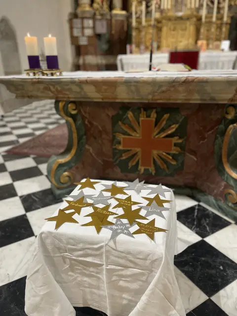 Die Stadtpfarre Leibnitz lädt diesmal am Samstag, 13. Dezember zu einer Gedenkfeier für Sternenkinder beim Denkmal für Sternenkinder (bei der Urnenwand) ein. Anschließend findet ein Gottesdienst mit anschließender Agape statt. | Foto: Vinzenz Wechtitsch