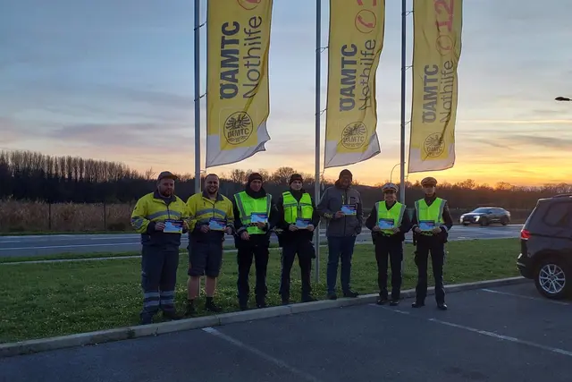 Vertreter von ÖAMTC und Polizei beteiligten sich an der Lichtaktion in Bruck/Leitha. | Foto: ÖAMTC