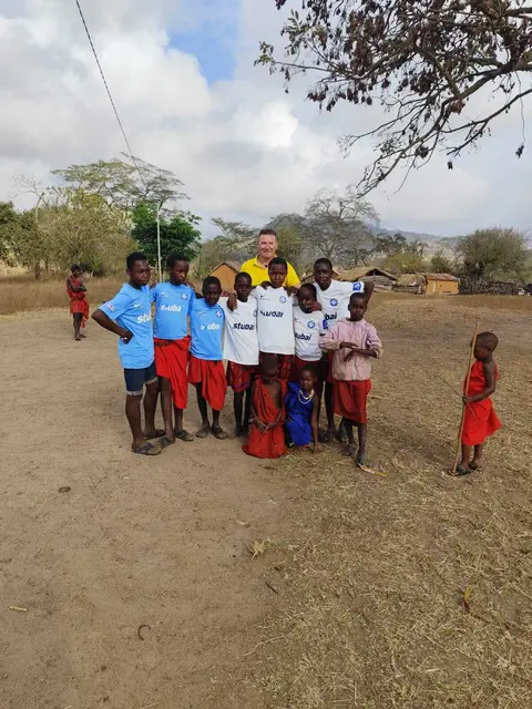Die Dorfjugend in FC Stubai-Dressen. | Foto: Manfred Leitgeb