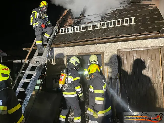 Beim Nebengebäude wurden sowohl ein Innen-, als auch ein Außenangriff gestartet. | Foto: FF Maria Lankowitz
