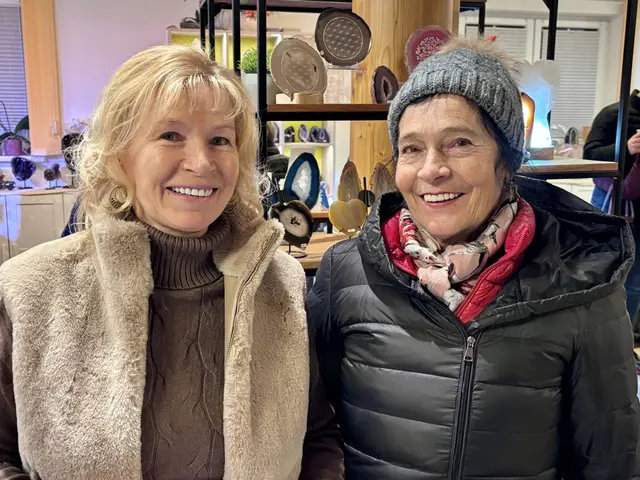 Sonja Offenbacher ( li.) freut sich über viele Besucher. | Foto: MeinBezirk/Angelika Brunner