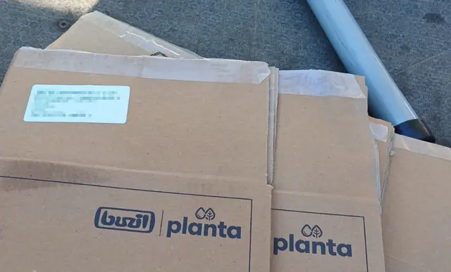 Adressetikett auf Kartonagen | Foto: TBW Est. Stubai