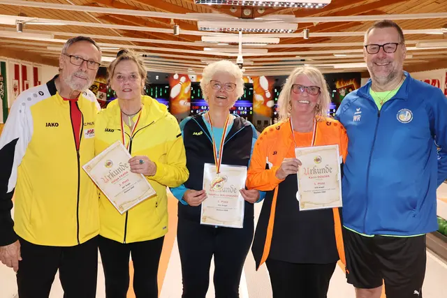 Damen Senioren Ü-60: Josefine Waldhauser (Bildmitte) gewann vor Helga Frank (links, SPG ÖGK/DaKC) und Karin Doujak (KSV Kober)