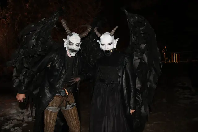 Schauspieler Vinzenz Wagner und Annabella Zetsch.