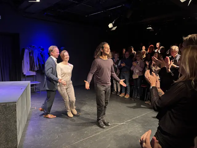 Lisa Billicsich, Okan Cömert und Ingo Paulick nach der Premiere  | Foto: Birgit Gehrke