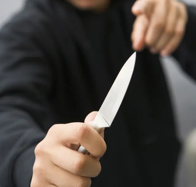 Das Mädchen soll mit einem Küchenmesser auf ihren Freund losgegangen sein.  | Foto: Symbolbild Monkeybusiness/panthermedia.net