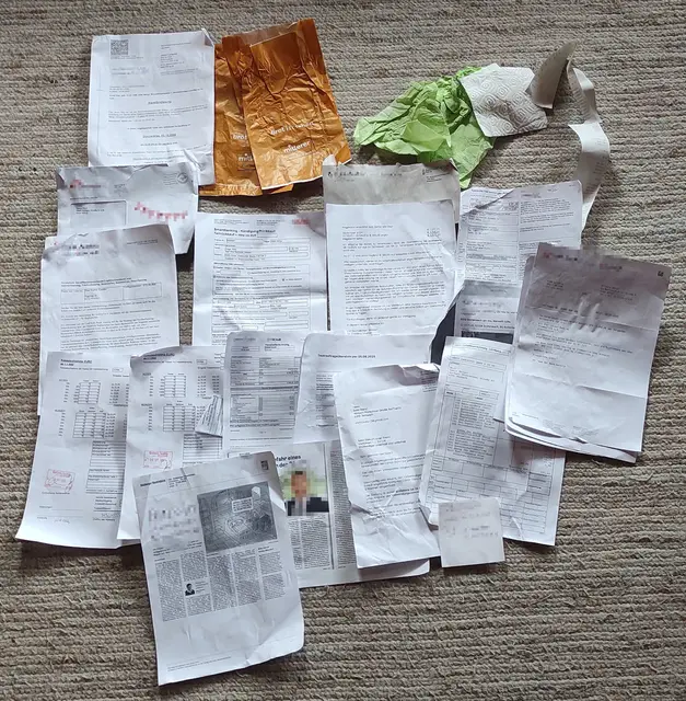 sensible Schriftstücke mit Adressen, Telefonnummern, Bankkonten etc. | Foto: TBW Est. Stubai