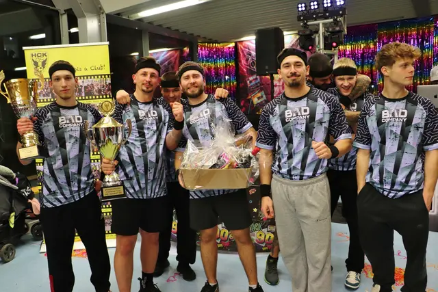 Siegerpokal, Wanderpokal und Geschenkkorb für die Bad Company, die das Dodgeballturnier zum zweiten Mal in Folge gewann.  | Foto: Edith Ertl