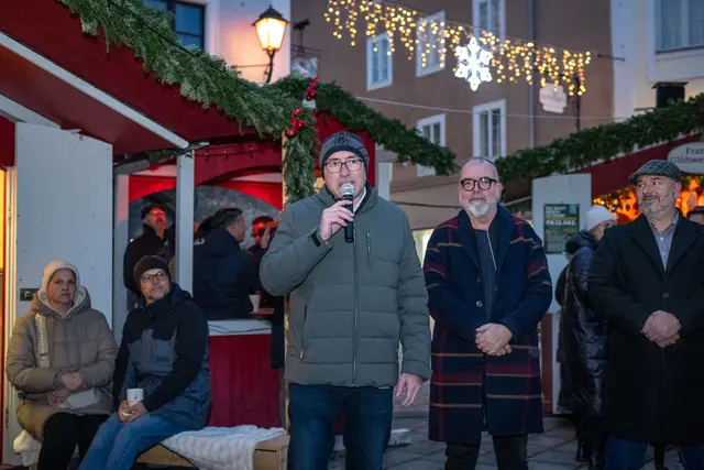 Bürgermeister Alexander Stangassinger und TVB-Obmann Rainer Candido eröffneten den Weihnachtsmarkt.