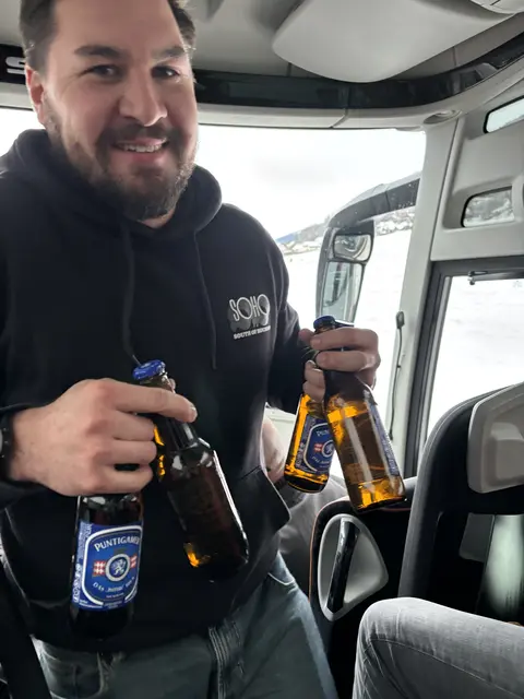 Erstes Frühstück im Bus...