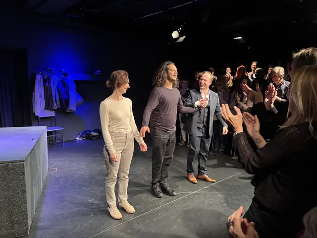 Lisa Billicsich, Okan Cömert und Ingo Paulick nach der Premiere  | Foto: Birgit Gehrke