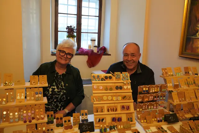 Mischte sich unter die Aussteller: Herbert Kraus, Leiter des Seniorenreferats SWV NÖ, mischte sich mit seiner Frau Elisabeth unter die Aussteller. | Foto: Evi Leutgeb