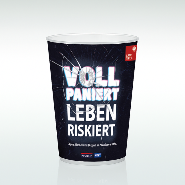 Nachhaltigkeit trifft soziale Verantwortung – Die Mehrwegbecher sind nachhaltig, hochwertig und fördern soziale Verantwortung bei Veranstaltungen. | Foto: Land Tirol