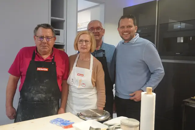 Am Samstag zu Mittag wurde frisches Brot für den Abend gebacken im Küchenstudio. | Foto: Jennifer Flechl