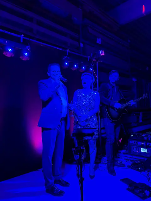 Lobende Worte vom Geschäftsführer für die Sängerin Tina Well | Foto: Barbara Babonitsch-Diewald