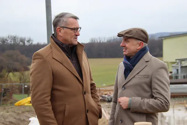 OSG-Obmann Alfred Kollar und Facharzt Martin Schmitzhofer (rechts) hatten noch einige Details zu besprechen. | Foto: Martin Wurglits