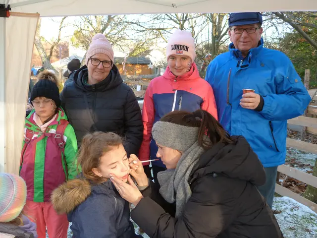Bei der Schminkstation verwandelten sich die Kinder in traumhafte Weihnachtselfen.  | Foto: Vanessa Wittmann