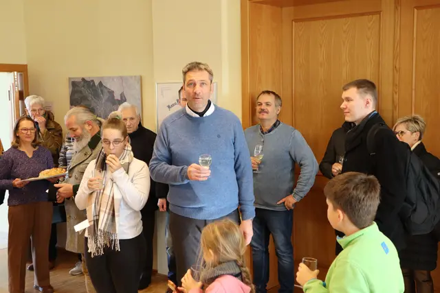 Bei der Agape im Pfarrheim war auch Organist Michael Rexeis (re) dabei | Foto: Gerhard Langmann