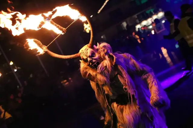 Schaurige Gestalten ziehen durch Lermooser Straßen.