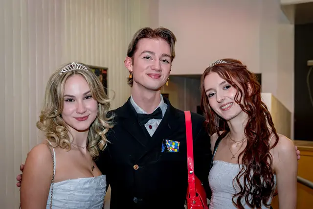 Sophie (Mitglied des Ballkomitees), Bastian und Sophia freuten sich auf den Ball.