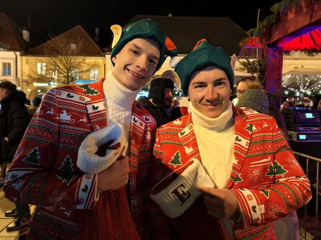 Weihnachtselfen unterwegs. | Foto: Christian Nowotny