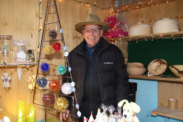 Seine Arbeiten aus Holz präsentiert Gerhard Schneider.