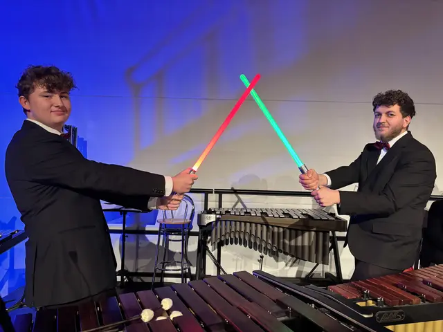 Star Wars: Jedi-Ritter der Stadtkapelle mit ihren Lichtschwertern. | Foto: Staudinger