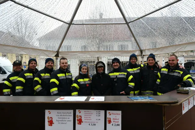 Viele Helfer waren beim Nikolomarkt im Einsatz. | Foto: BM d. V. Ing. Laura Heidenbauer