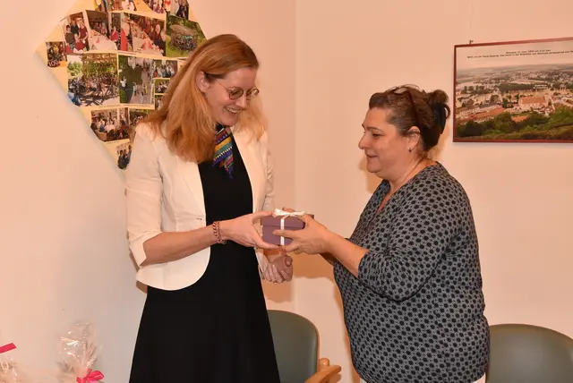Julia Preissecker übernahm den Schlüssel für die Leitung des Hauses und die Aufgabe der Pflegedienst- und der Heimleitung. | Foto: Julius Potzmann