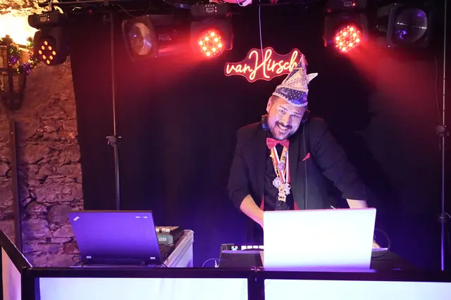 Ausgelassene Stimmung im Dom mit DJ fan Hirschi.