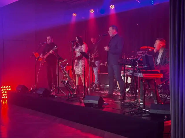 Die Band DaBasGo heizte dem Publikum ein. | Foto: Dietl-Schuller