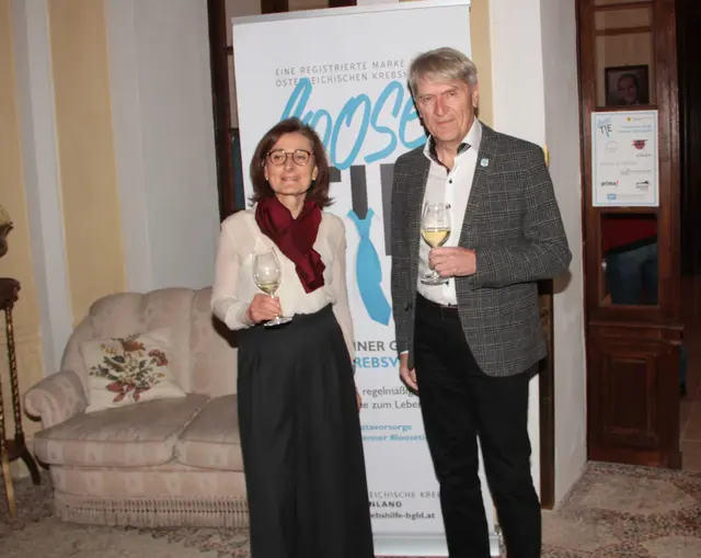 Krebshilfe Burgenland Geschäftsführerin Andrea Konrath begrüßte mit Vorstandsmitglied Wilfried Horvath die zahlreichen Gäste im Schloss Rotenturm.   | Foto: Peter Seper