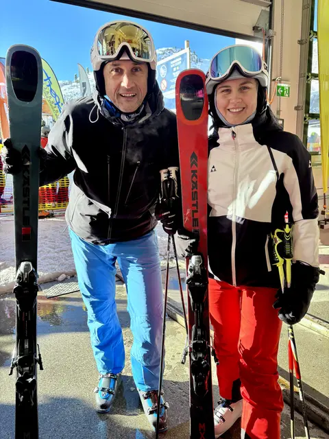 Hans Tuscher mit Tochter Franziska testete am Sonntag unter anderem Kästle Skier. 