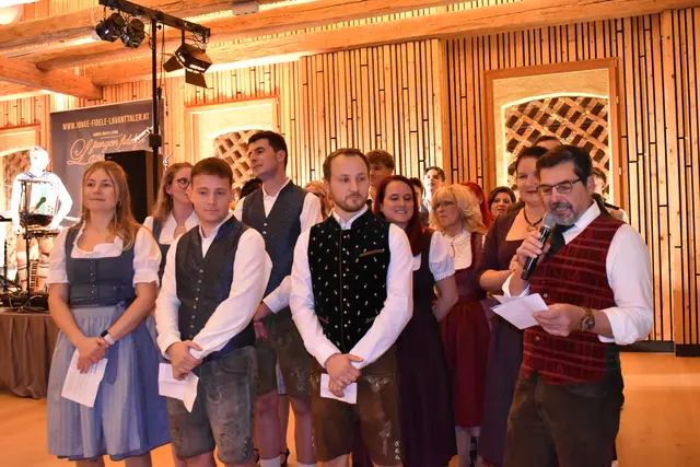 Die Gäste wurden begrüßt und der Ball mit einem Auftanz eröffnet.