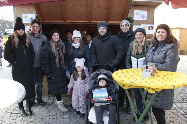 Bürgermeister David Süß mit dem Team vom Schremser Kindersommer. | Foto: Walter Kellner