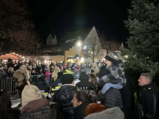 Die Massen waren in Köflach wieder dabei, Tausende Gäste wollten die Krampusse sehen. | Foto: Linhart