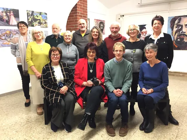 KunstRaum Mitglieder bei der Vernissage von der Gemeinschaftsausstellung "Gesichter"