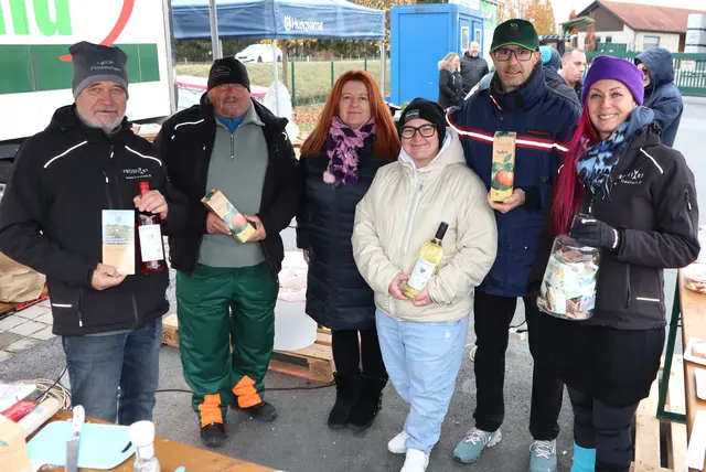 Das Verköstigungsstandteam von Katharina Lukas (ganz rechts) | Foto: Gerhard Langmann