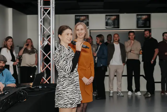 Theresa Fill (JW) und Lisa Fuchs (FidW) organisierten gemeinsam das Clubbing. | Foto: Lara Maier