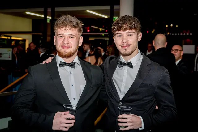 Bestens gelaunt: Vorjahresmaturant Niklas und Henry.