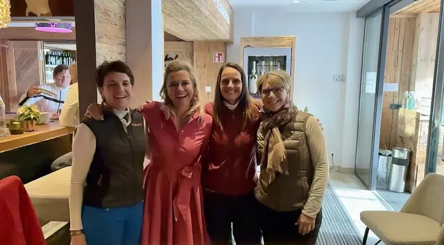 Gastgeberin Manuela Krings mit der zweifachen Tiefschneeweltmeisterin Daniela Schuster aus Allerheiligen bei Wildon mit Renate Lechner und Brigitte Gady.