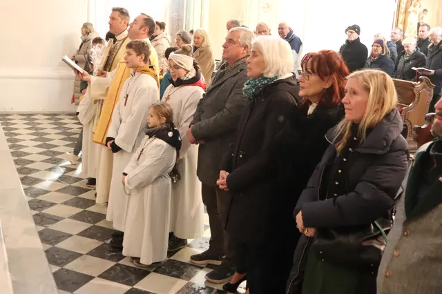 Der abschließende Dank vor dem Altar | Foto: Gerhard Langmann