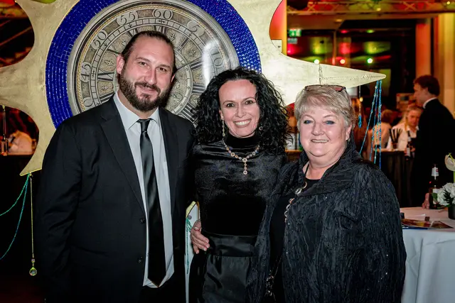 EV-Obmann Christopher Slug-Lindner, Tanzprofi Babsi Koitz und Direktorin "Ballmama" Barbara Stingl.