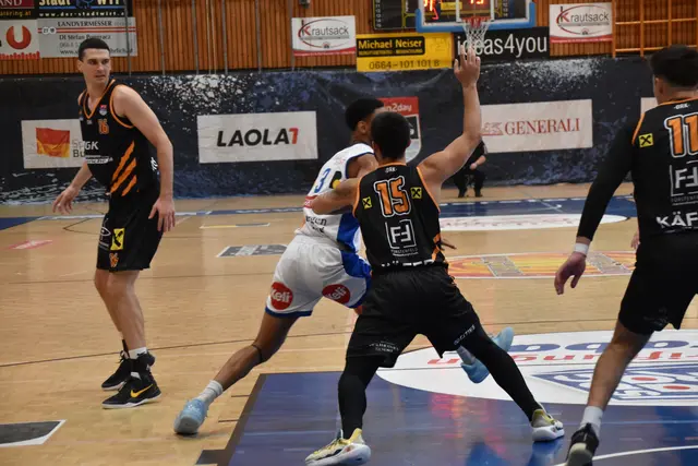 Jose Placer-Diaz (Nummer 15) war bester Werfer bei den Gästen. | Foto: Michael Strini