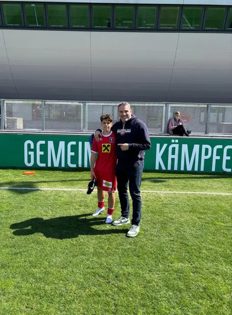 Stolz auf die nächste Generation: Ilčo Naumoski mit seinem Neffen und Jugendteamspieler David Dimoski | Foto: privat