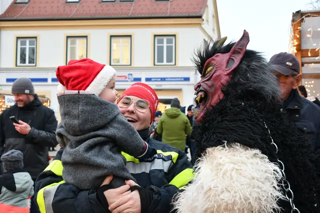 Theodor hatte vor dem Krampus keine Angst. | Foto: BM d. V. Ing. Laura Heidenbauer